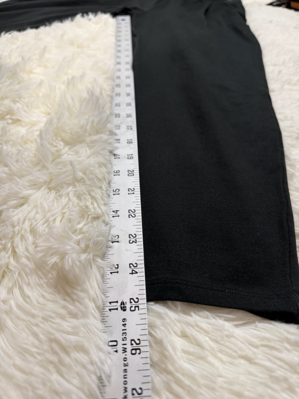 Vuori Black High-Rise Lux at Ease Cropped Performance Joggers Small - Picture 7 of 11